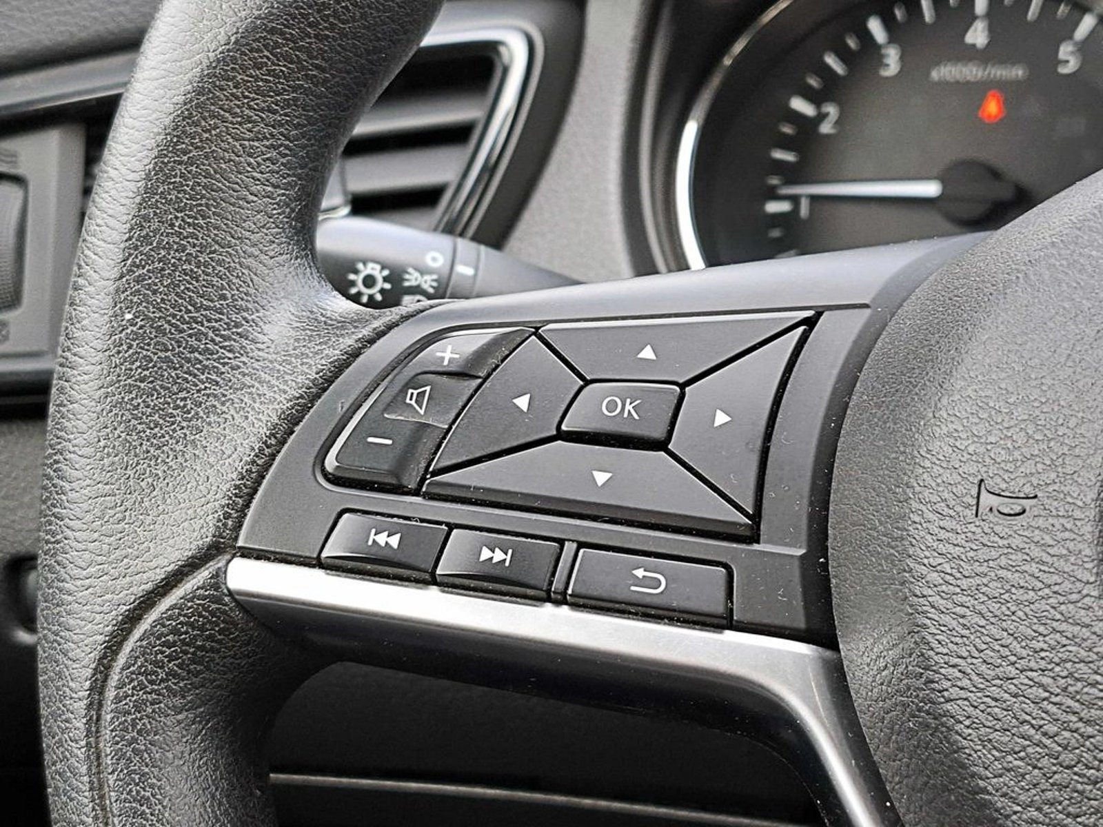 NISSAN X-TRAIL 2.5 SENSE AT 2021 - Imagen 14 de 18
