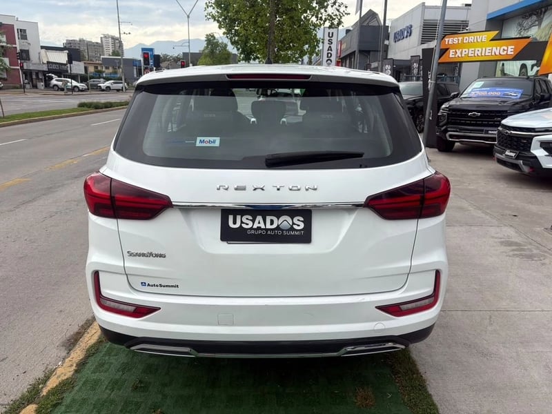 SsangYong REXTON 2.0T LX 4X2 6AB 6AT 5P 2023 - Imagen 5 de 12
