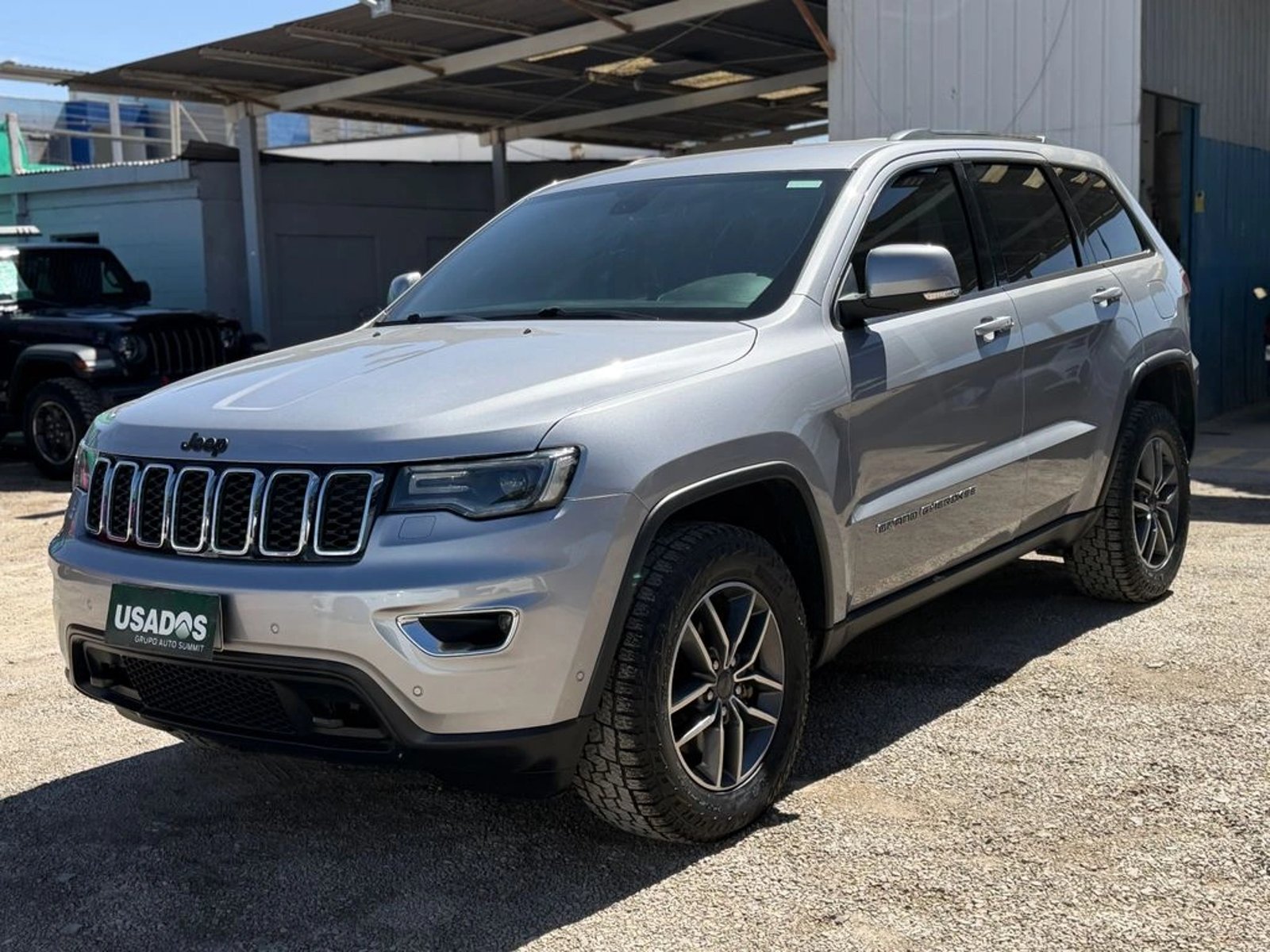 Jeep GRAND CHEROKEE 3.6 LAREDO AT 2021 - Foto 2 de 14