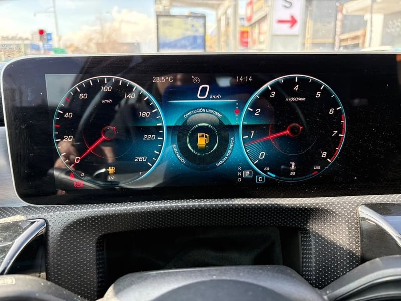 Mercedes-Benz A 250 2.0 SPORT 4X2 AT 5P 2019 - Imagen 8 de 11