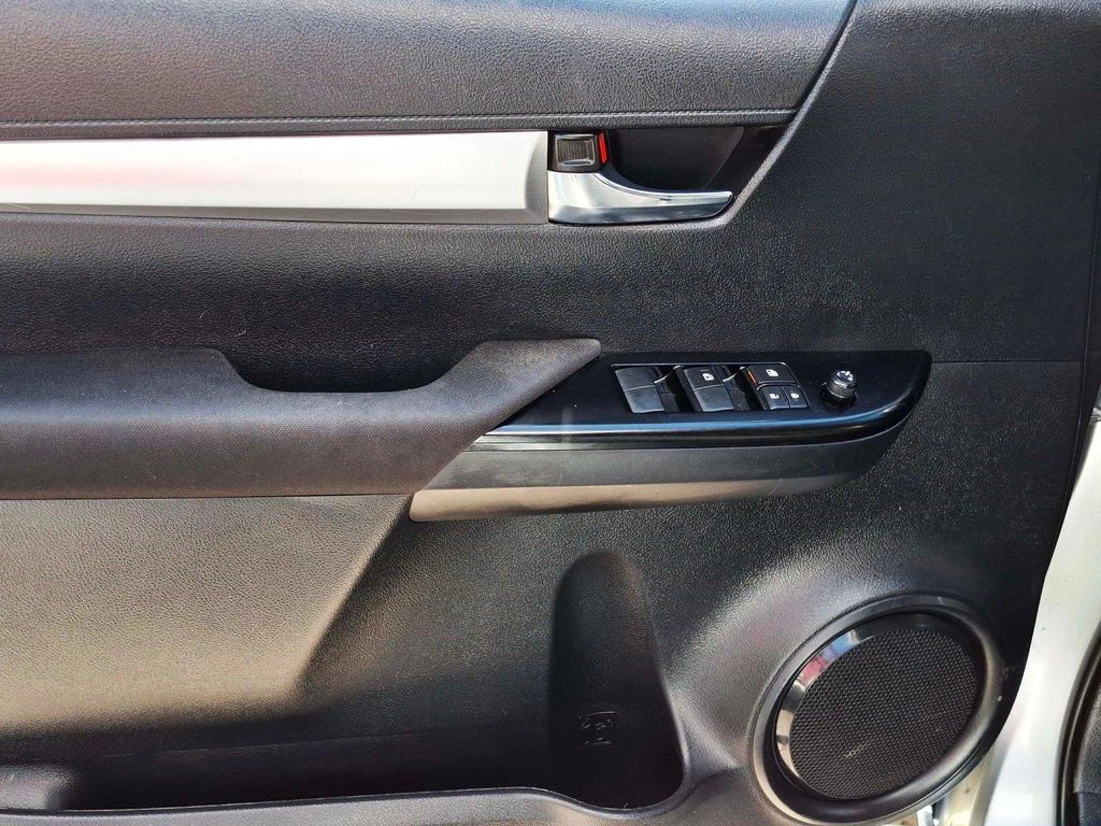 Toyota HILUX 2.4 SR MT 4x2 2022 - Imagen 13 de 20