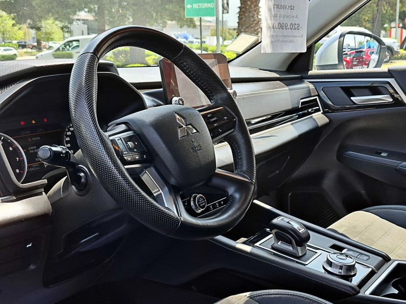 Mitsubishi OUTLANDER 2.5 GLS AT 4X4 2023 - Imagen 7 de 17