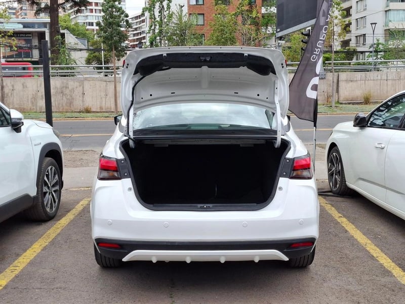 Nissan VERSA 1.6 EXCLUSIVE CVT 2022 - Imagen 9 de 20