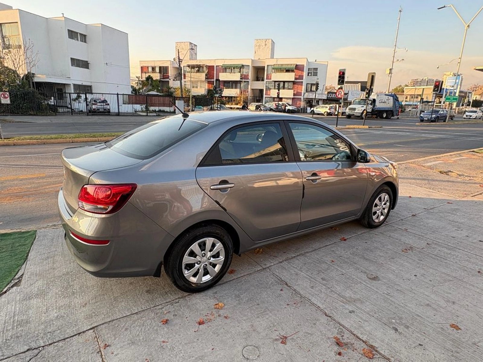 Kia SOLUTO LX 1.4 2023 - Imagen 6 de 10