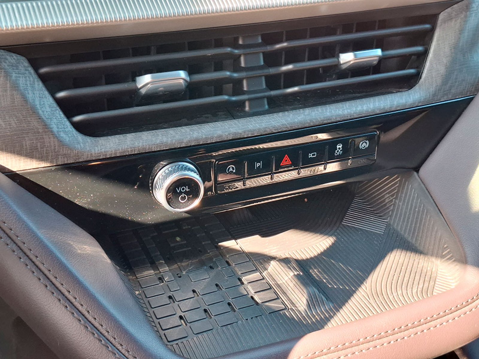 FORD EXPLORER 2.3 ECOBOOST PLATINUM 4WD 2025 - Imagen 17 de 20