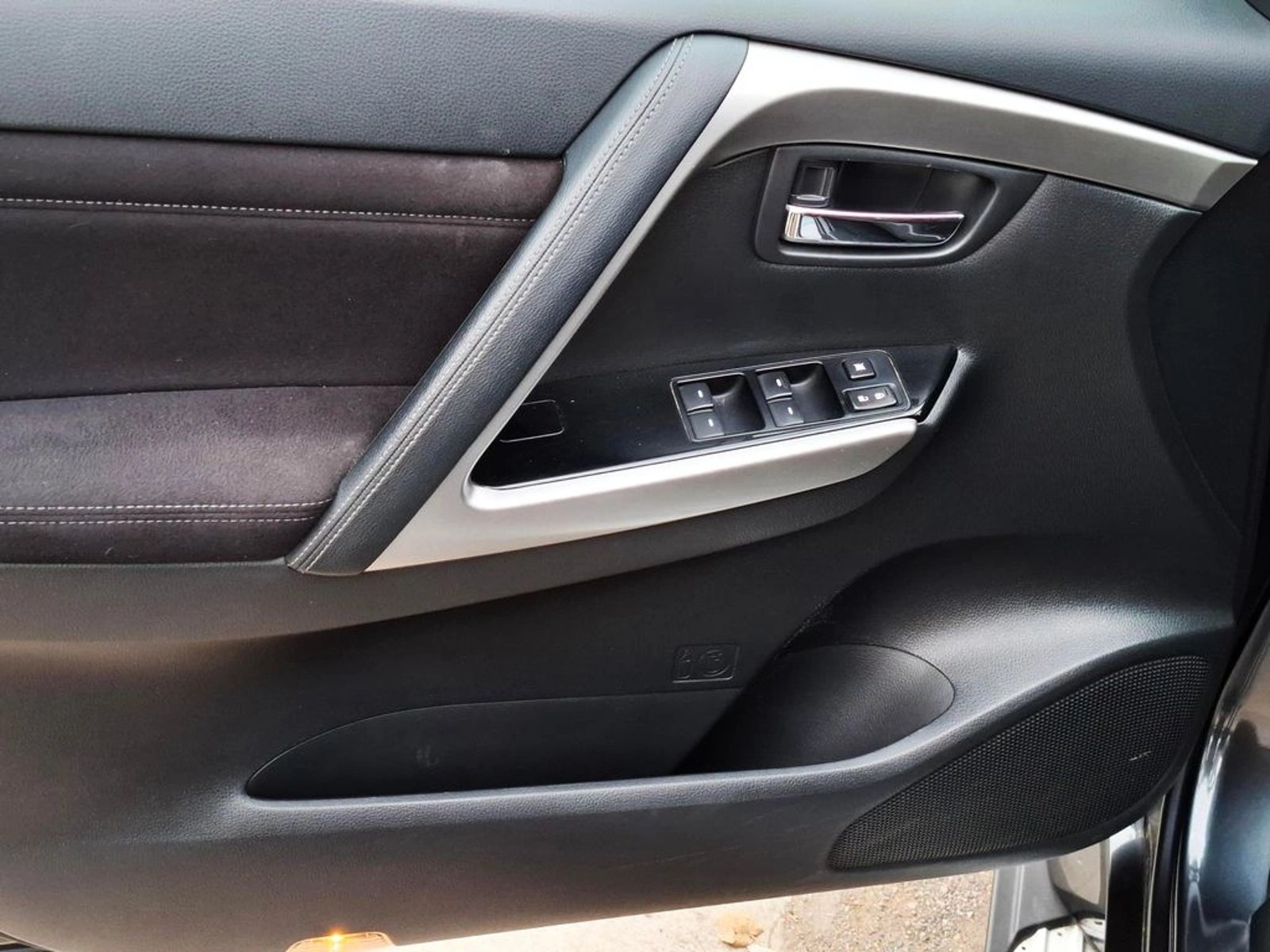 MITSUBISHI MONTERO SPORT 2.4 DIESEL 4X2 MT 5P 2021 - Imagen 12 de 20