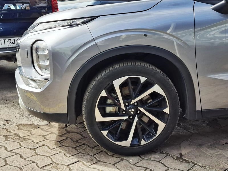 Mitsubishi OUTLANDER 2.5 2022 - Imagen 10 de 20