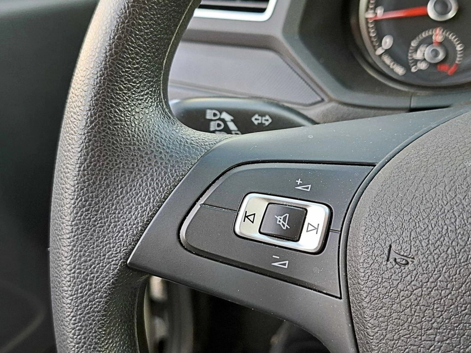 VOLKSWAGEN SAVEIRO 1.6 CS MT 2P 2023 - Imagen 12 de 17