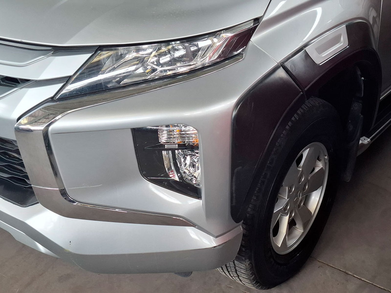 MITSUBISHI L200 2.4 TD DAKAR CRS HP MT 4X4 2023 - Imagen 7 de 20