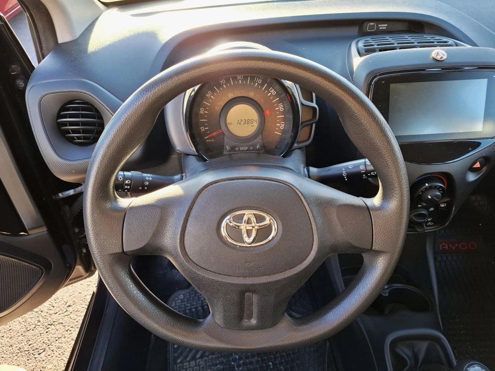Toyota AYGO GLX 1.0 2019 - Imagen 12 de 17