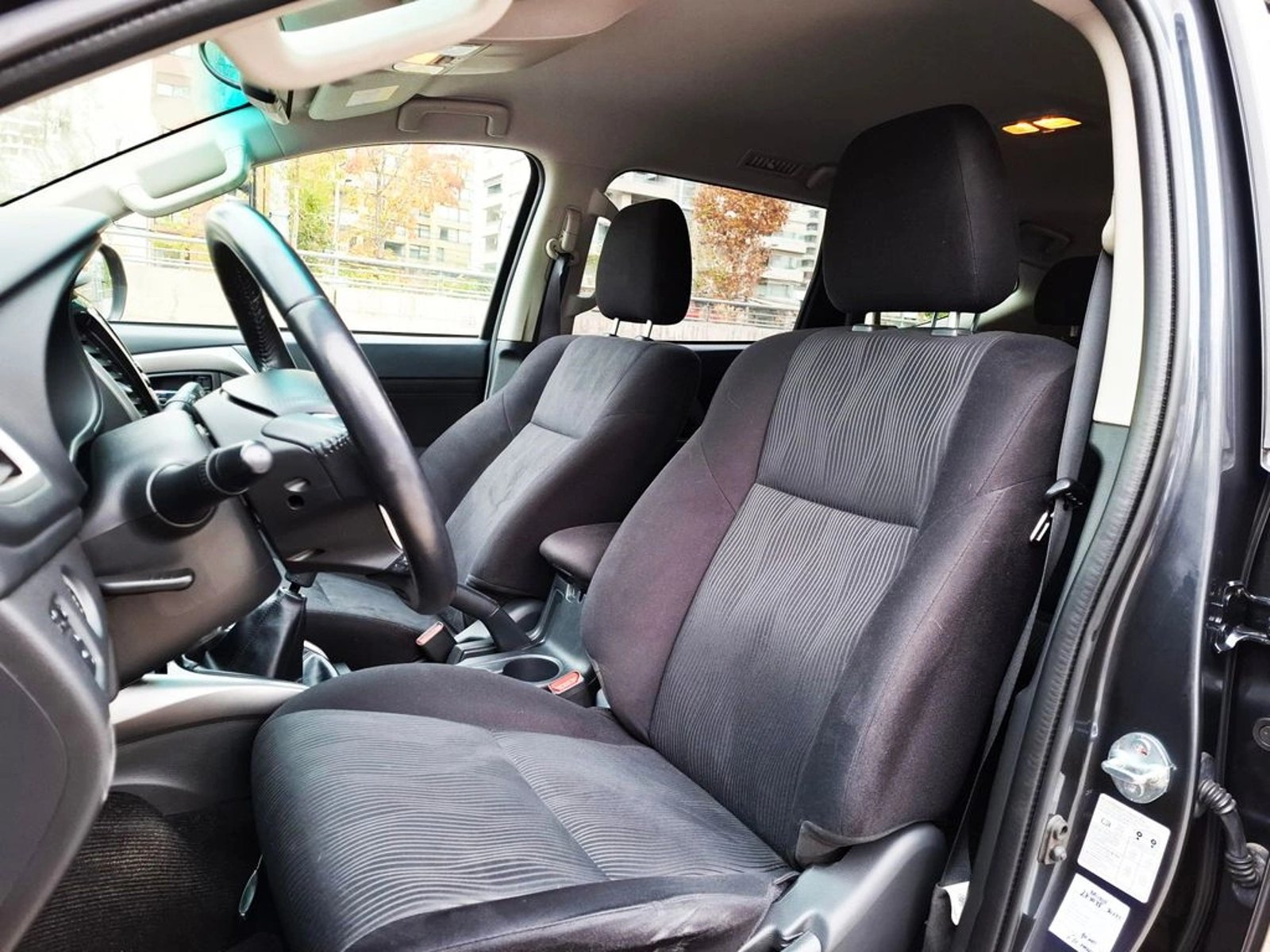MITSUBISHI MONTERO SPORT 2.4 DIESEL 4X2 MT 5P 2021 - Imagen 14 de 20