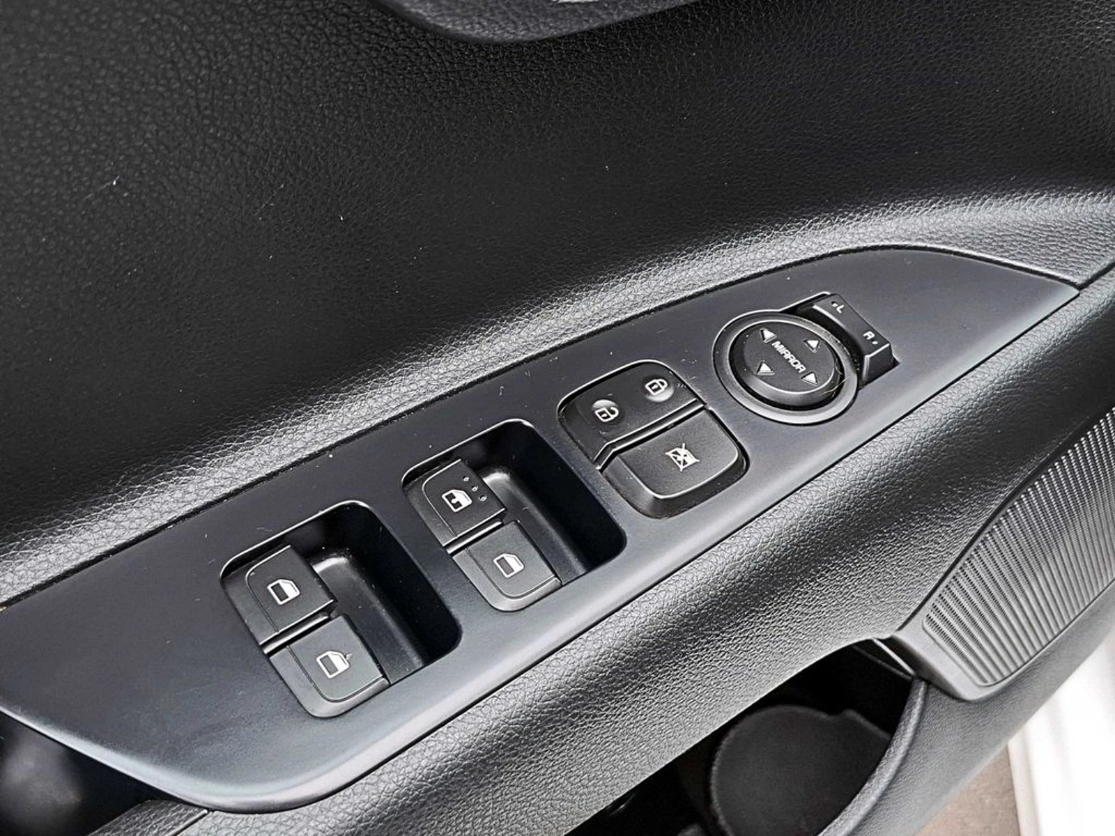 Kia RIO 5 1.4 EX FULL MT 2022 - Imagen 9 de 18