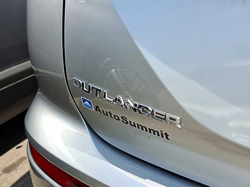 Mitsubishi OUTLANDER 2.5 GLS AT 4X4 2023 - Imagen 6 de 17
