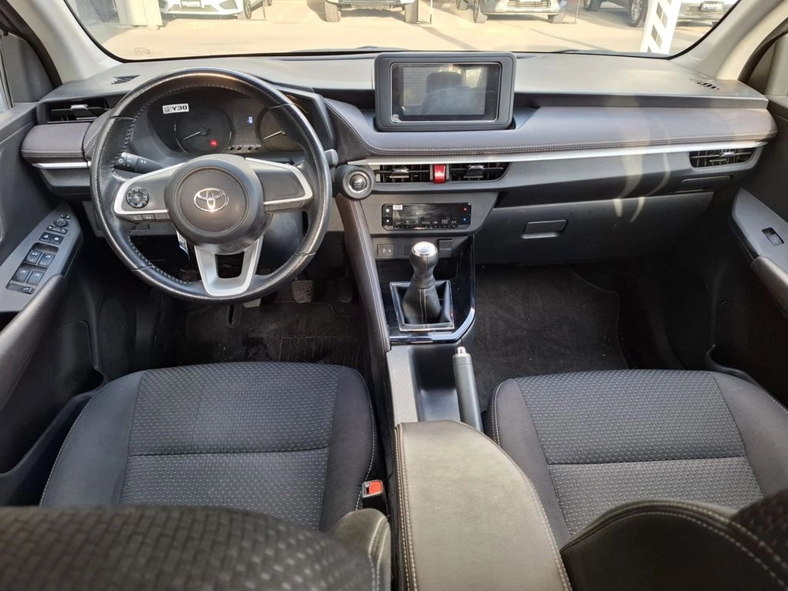TOYOTA YARIS 1.5 E MT 2024 - Imagen 15 de 20