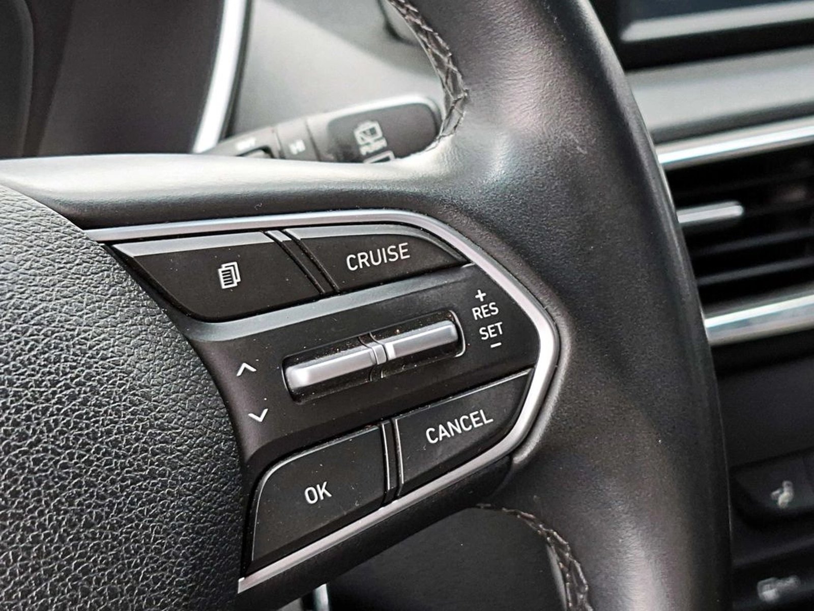 Hyundai SANTA FE 2.4 PLUS 4X2 AT 2021 - Imagen 15 de 18