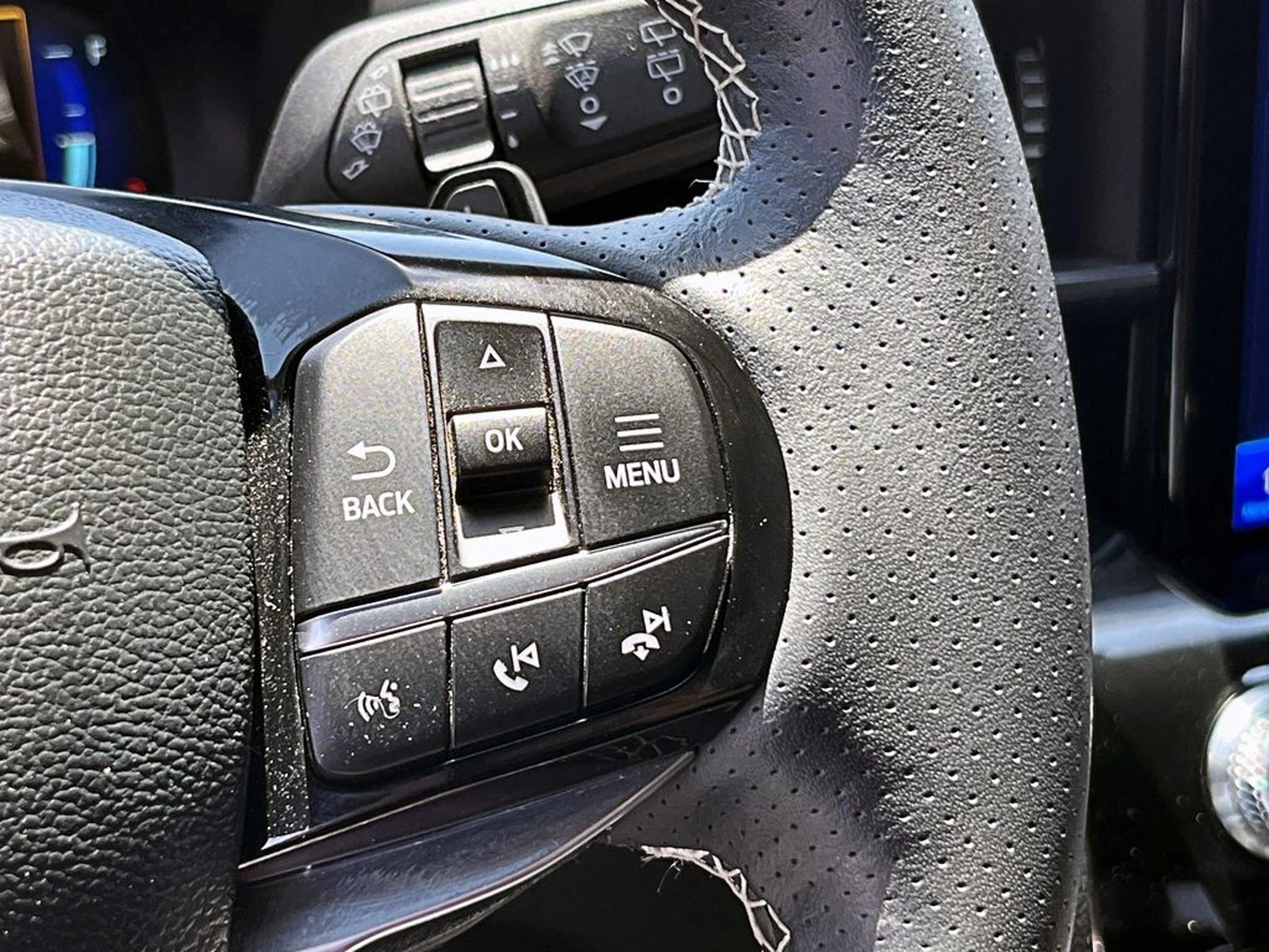 FORD EXPLORER ST 3.0 AT 4X4 2024 - Imagen 16 de 19