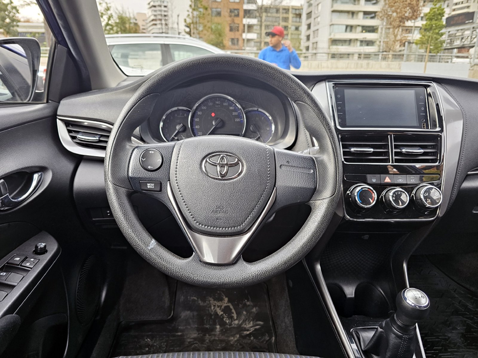 Toyota YARIS SEDAN 1.5 GLI C 4X2 MT 4P 2022 - Imagen 17 de 20