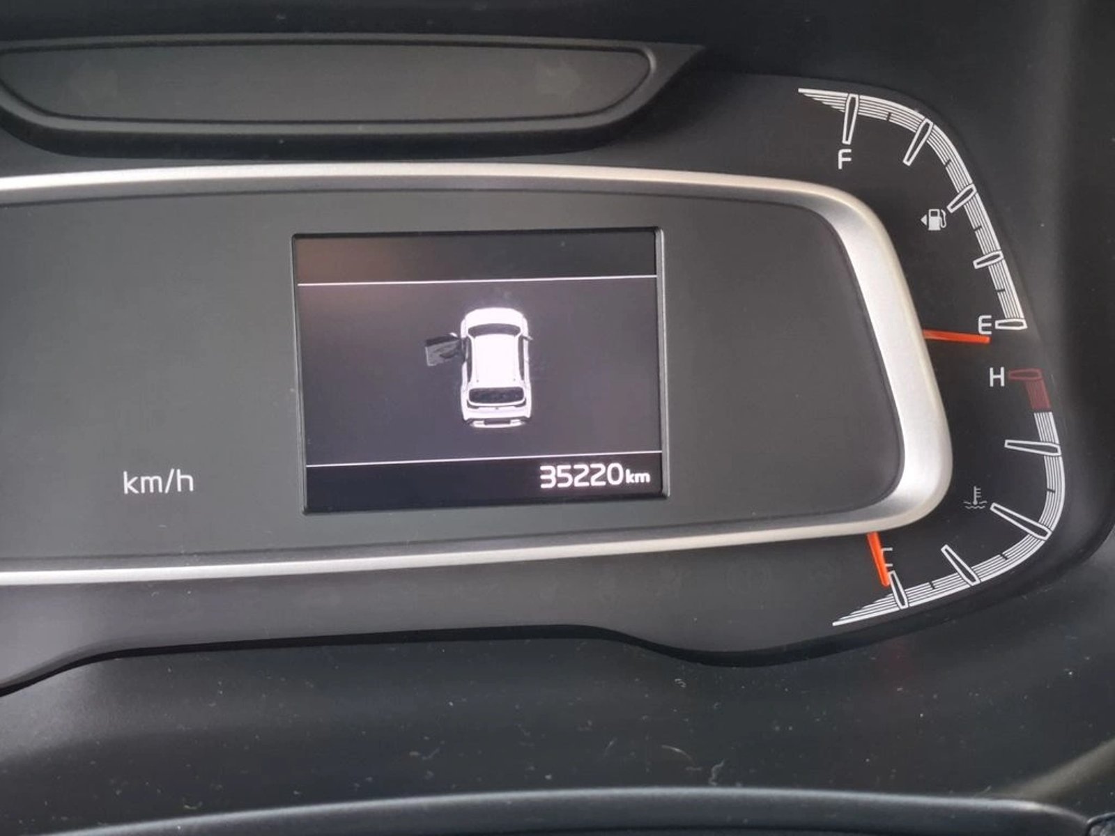 Kia SONET 1.5 EX 4X2 RI 6MT 5P 2024 - Imagen 18 de 20