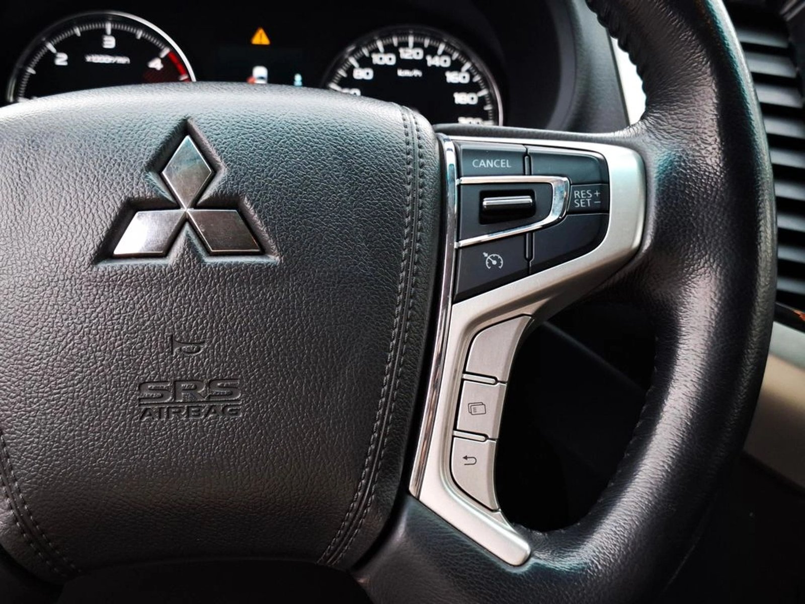 MITSUBISHI MONTERO SPORT 2.4 DIESEL 4X2 MT 5P 2021 - Imagen 18 de 20