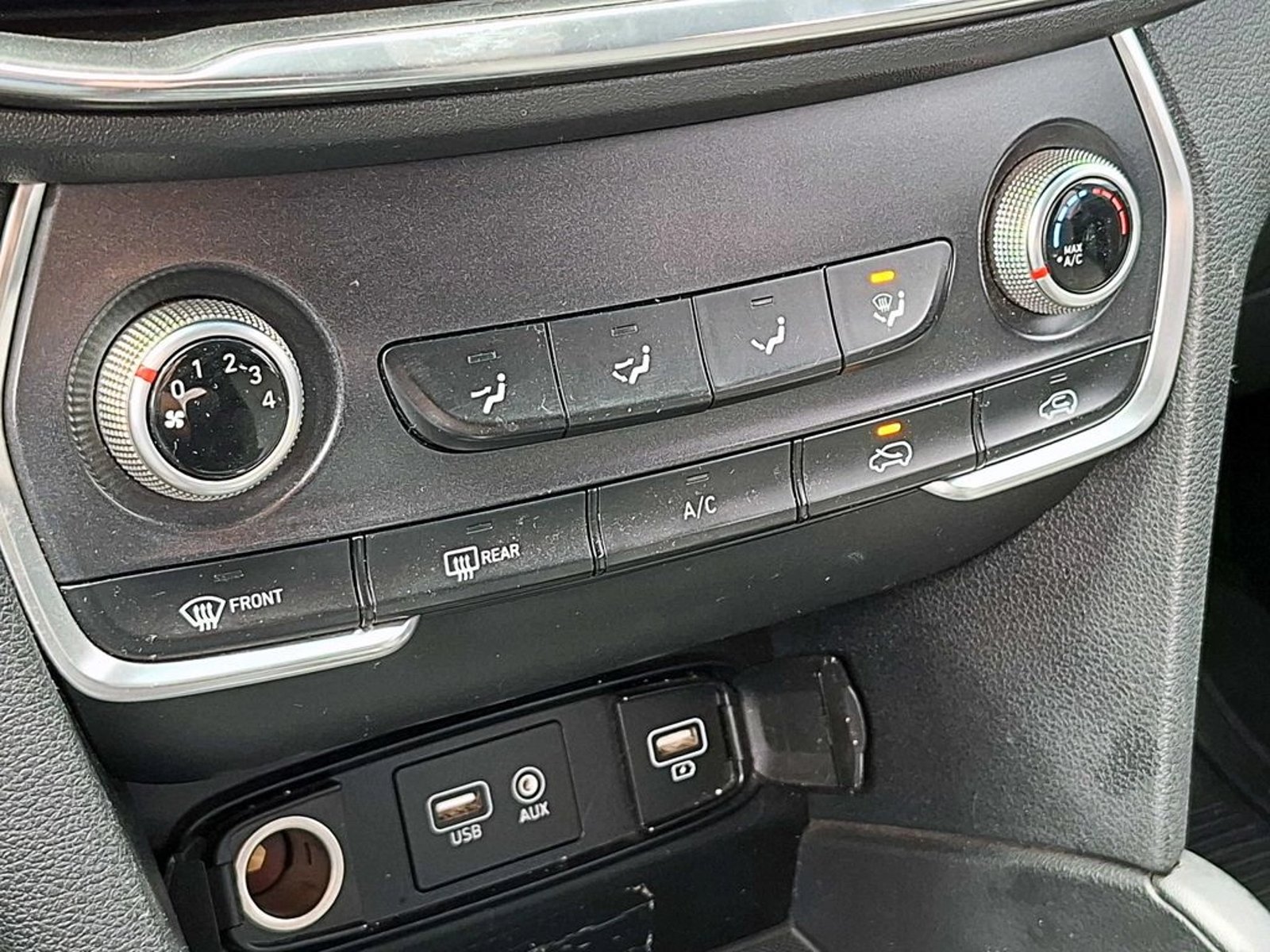 Hyundai SANTA FE 2.4 PLUS 4X2 AT 2021 - Imagen 17 de 18