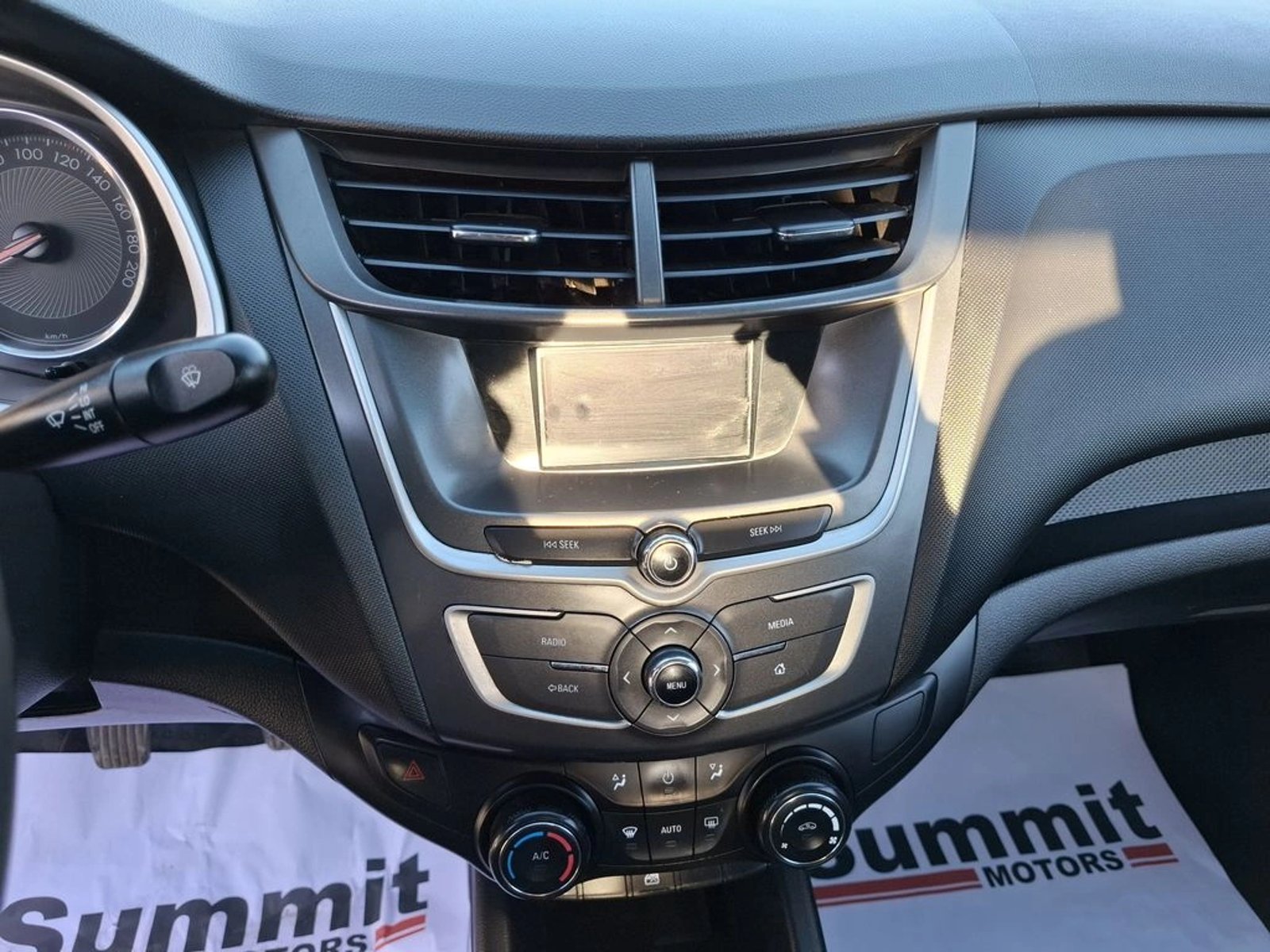 Chevrolet SAIL 1.5 4X2 MT 4P 2020 - Imagen 15 de 16