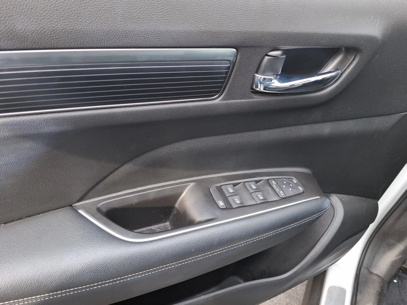 Renault KOLEOS 2.5 ZEN 2WD AT 5P 2023 - Imagen 10 de 20