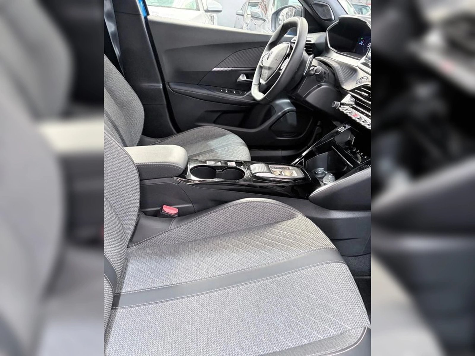 PEUGEOT 2008 1.5 ALLURE PACK BLUEHDI 130 DIESEL 4X2 AT 5P 2024 - Imagen 6 de 15
