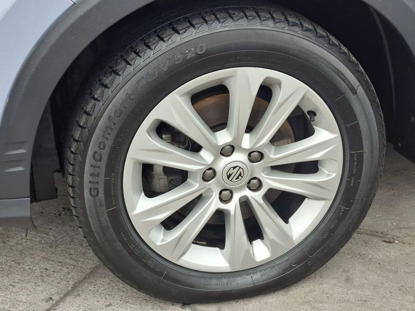 MG RX5 1.5T STD 2WD MT 5P 2023 - Foto 4 de 16
