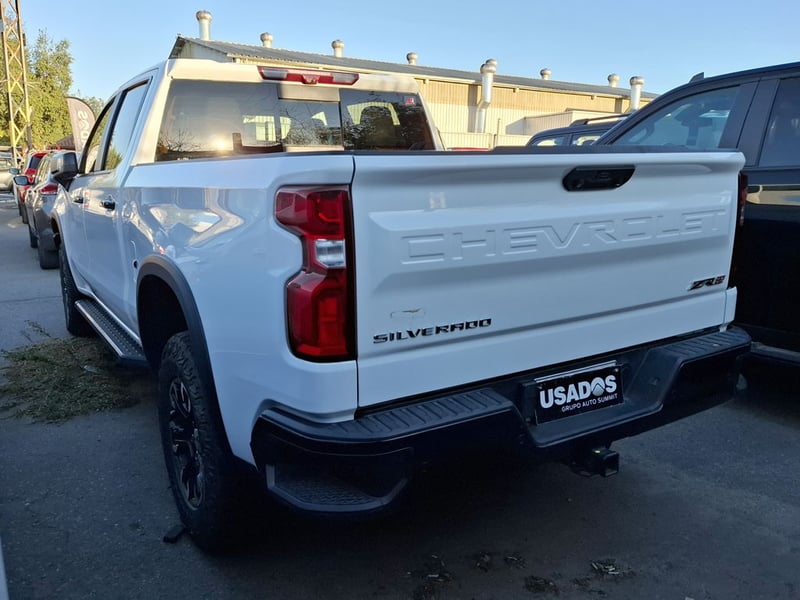 Chevrolet SILVERADO ZR2 6.2 CC  AT 4X4 2023 - Imagen 5 de 20