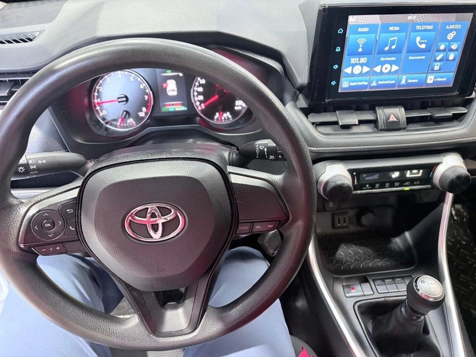 TOYOTA RAV4 LE 2022 - Imagen 11 de 17