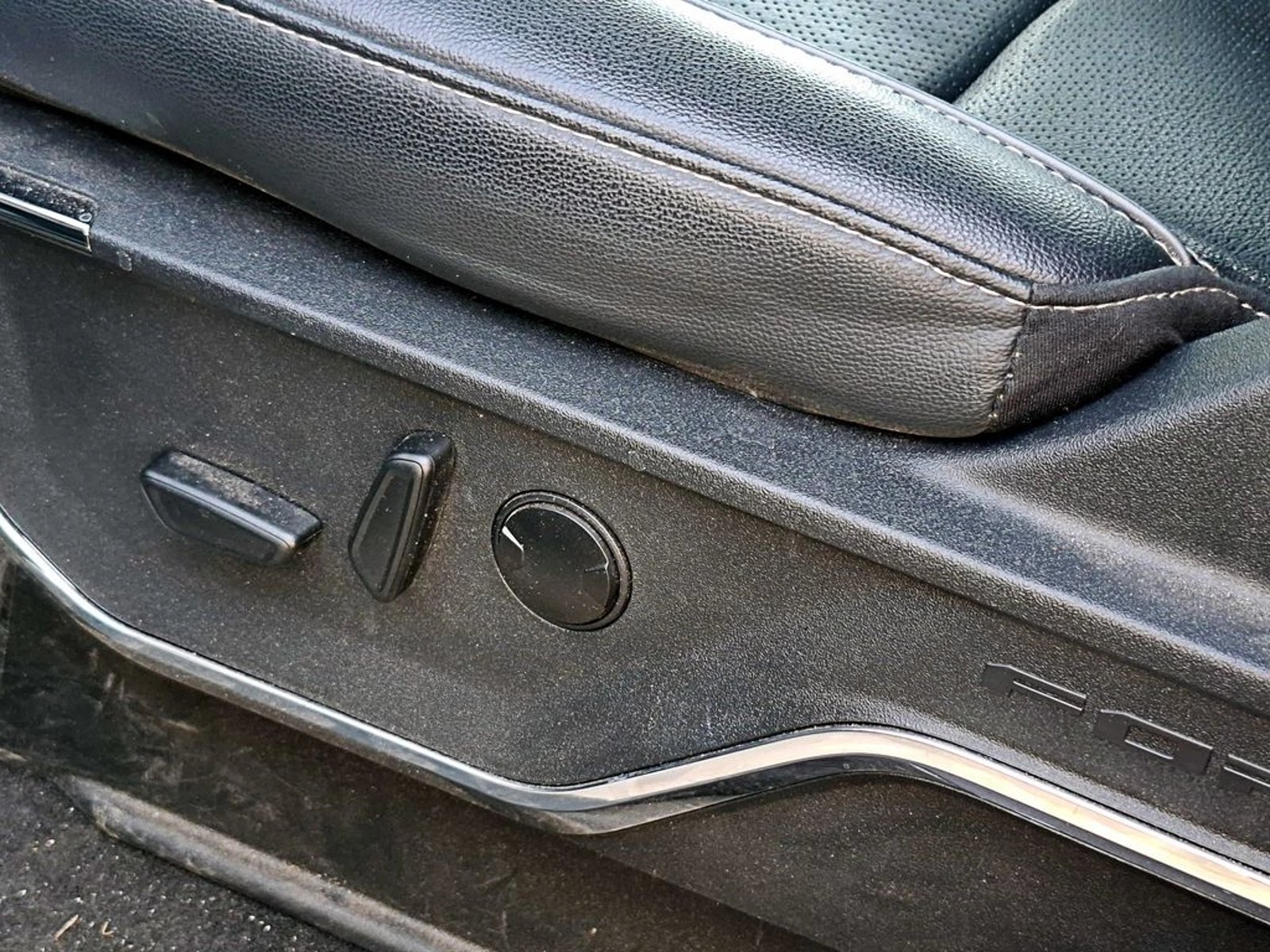 FORD F-150 LARIAT BLACK 5.0 AT 2025 - Imagen 15 de 16