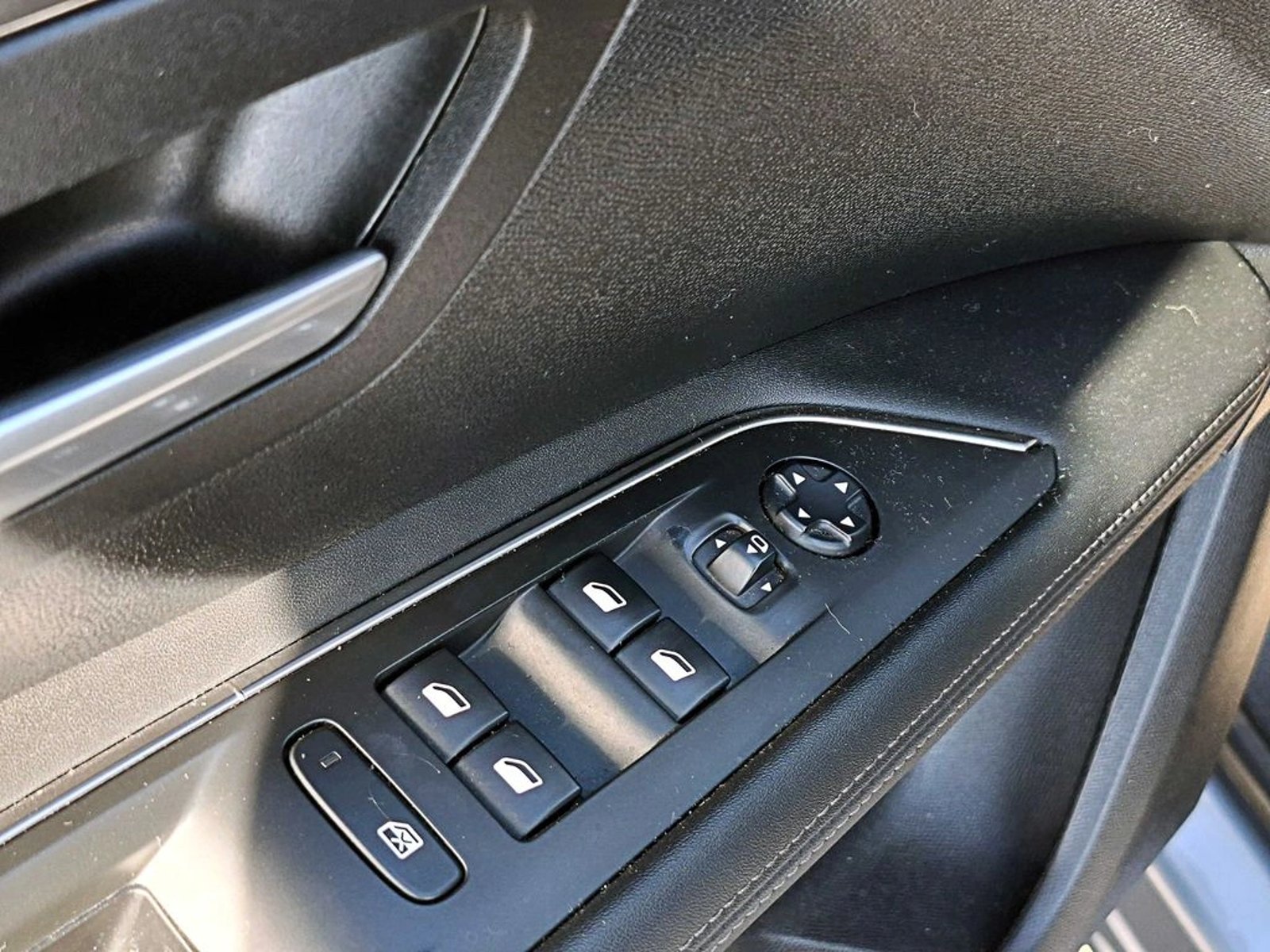 Peugeot 3008 1.6 ALLURE AT DIESEL 2019 - Imagen 8 de 15