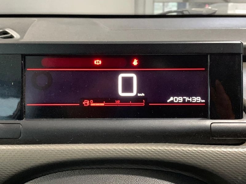 Citroën C4 CACTUS 1.5 CACTUS BLUEHDI 120 S&S FEEL AT DIESEL 2020 - Imagen 9 de 10
