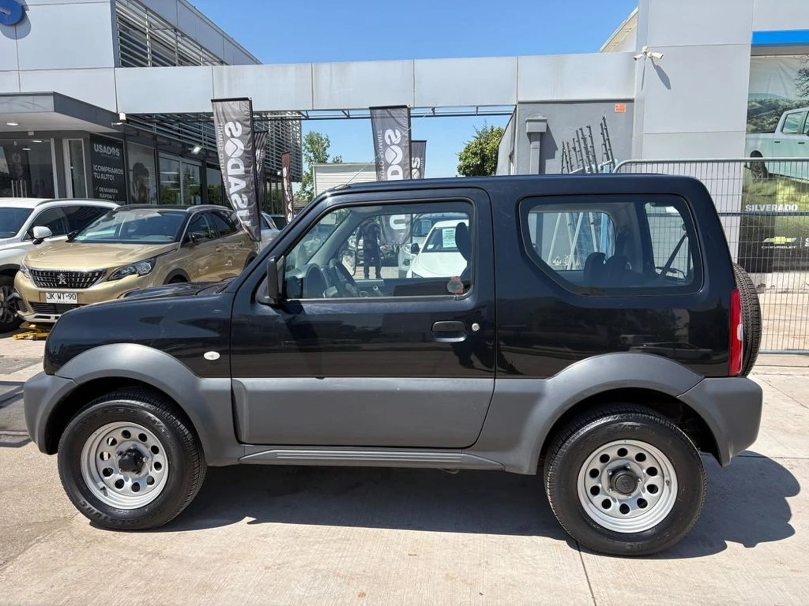 Suzuki JIMNY JX 4X4 1.3 2017 - Foto 3 de 11