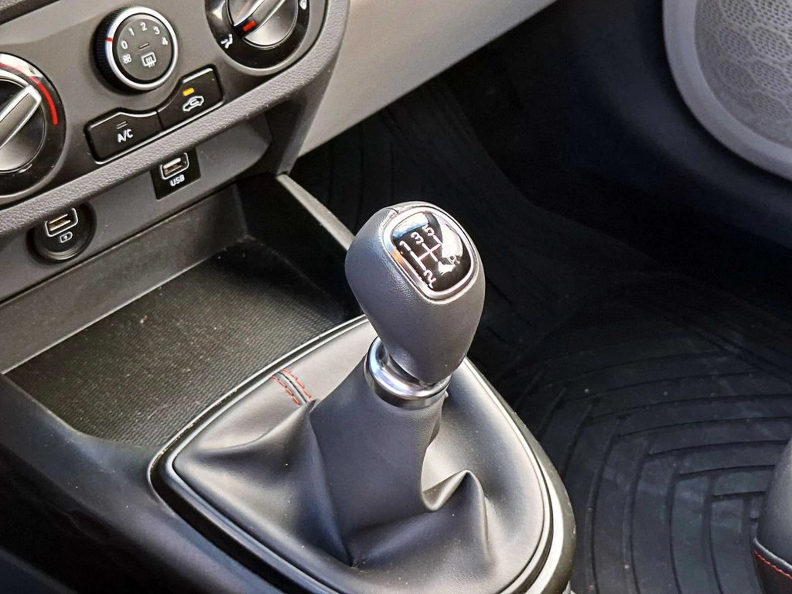 Hyundai GRAND I10 1.2 PLUS 4X2 SDN MT 4P 2022 - Imagen 18 de 18