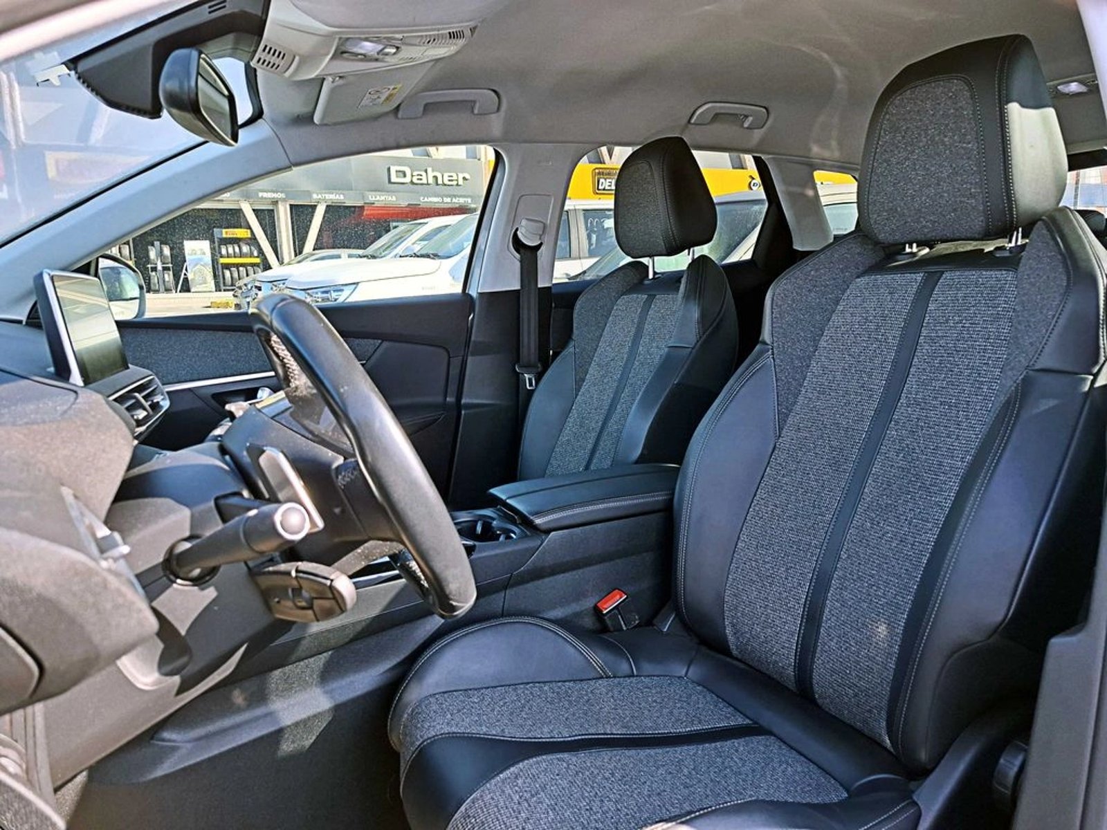 Peugeot 3008 1.6 ALLURE AT DIESEL 2019 - Imagen 9 de 15