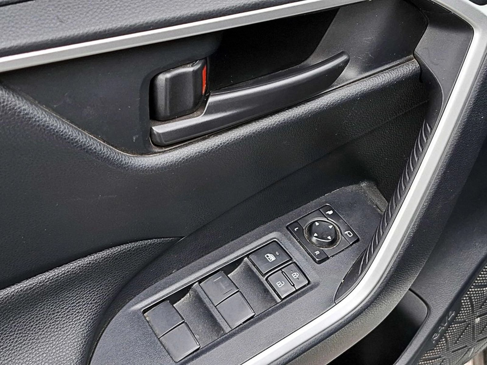 Toyota RAV4 2.0 LE 4X2 CVT AT 5P 2024 - Imagen 8 de 15