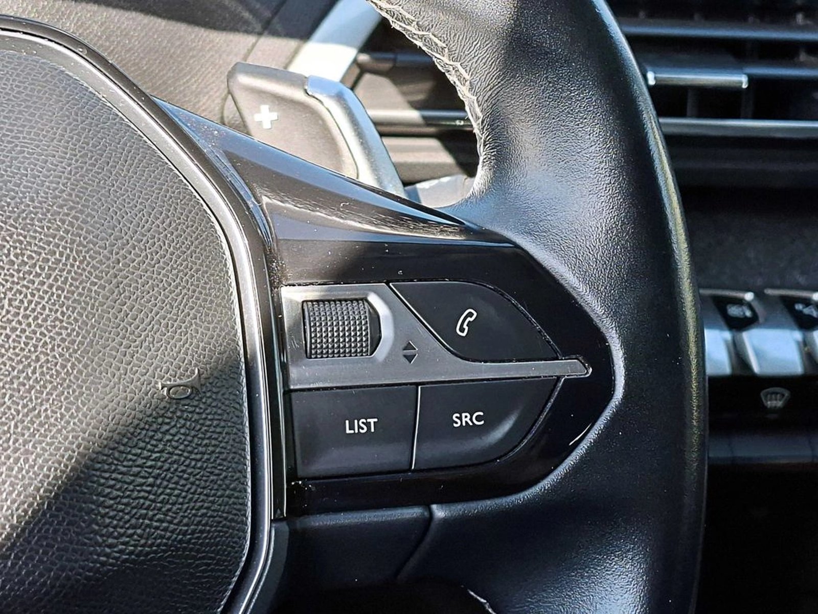 Peugeot 3008 1.6 ALLURE AT DIESEL 2019 - Imagen 12 de 15