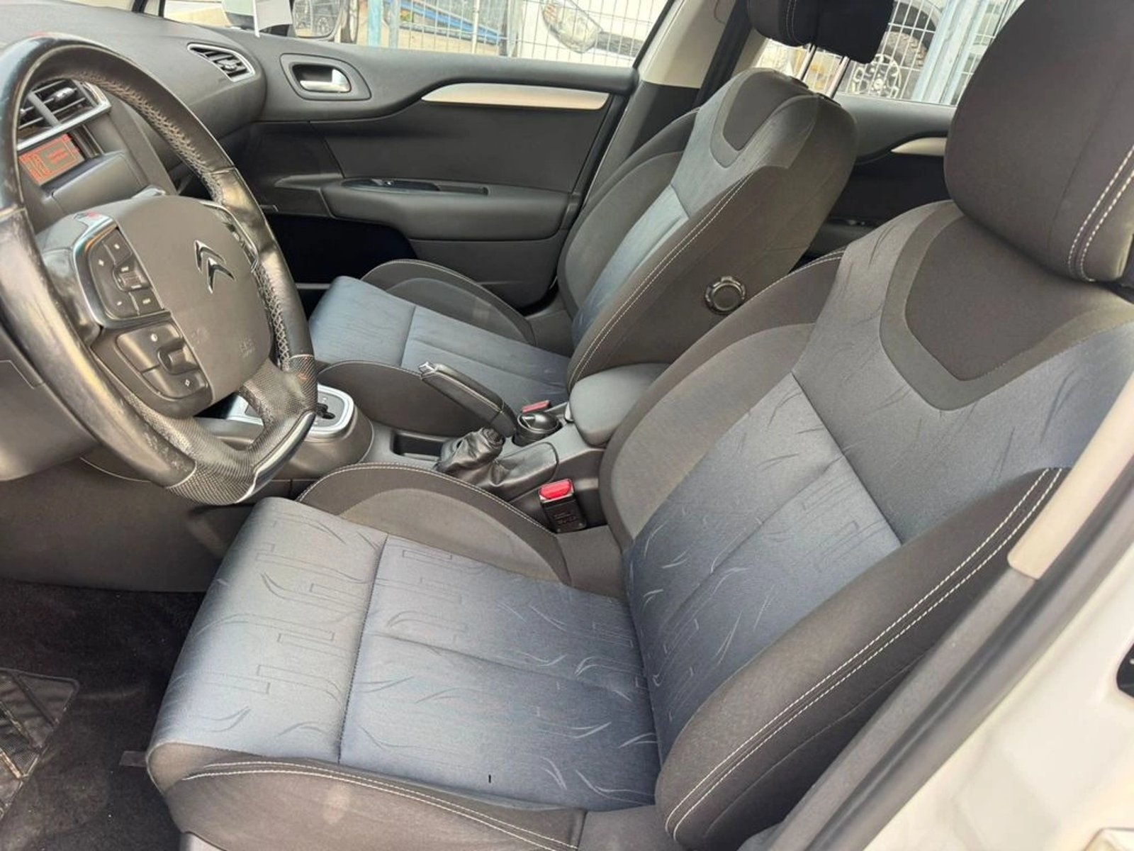 CITROEN C4 1.6 VTI SEDUCTION 4X2 MT 5P 2013 - Imagen 9 de 11
