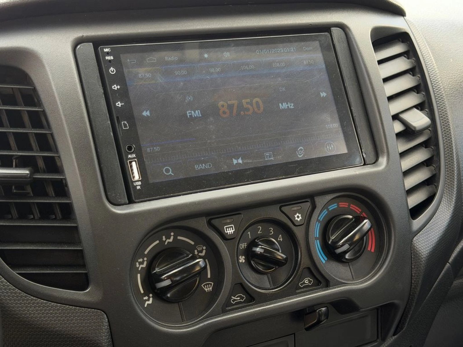 Mitsubishi L200 2.4 KATANA CRM DIESEL SPECIAL PACK DOB. CAB. 4X4 MT 4P 2022 - Imagen 14 de 16