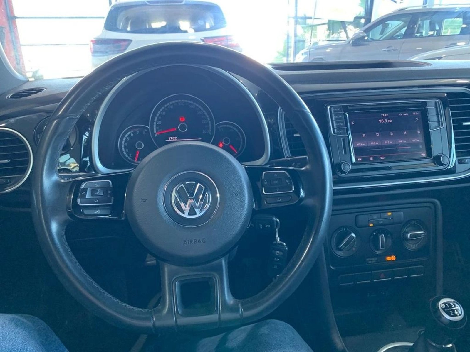 VOLKSWAGEN BEETLE 1.4 MT 2015 - Imagen 9 de 10