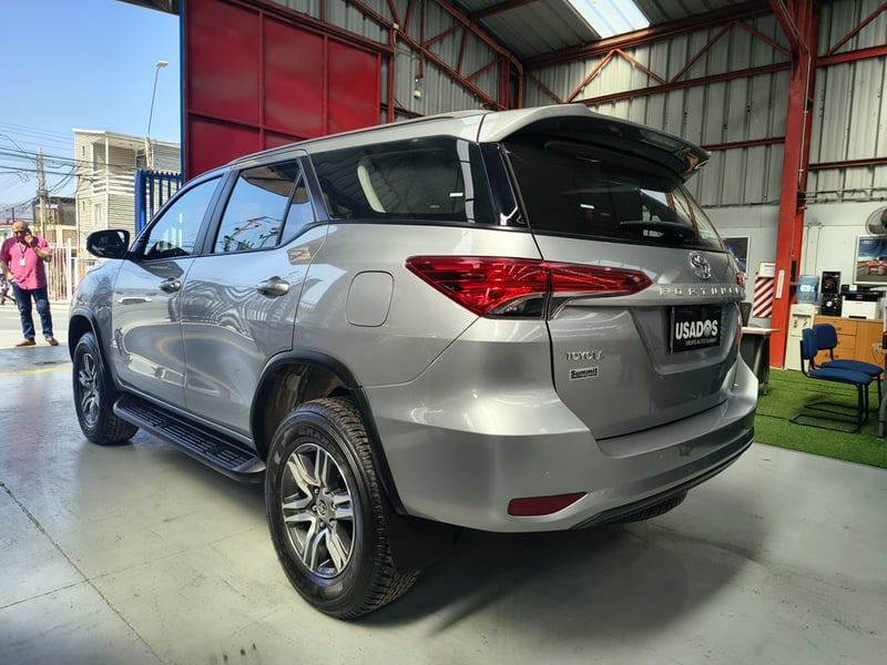 Toyota FORTUNER 2.7 SR5 AT 2025 - Imagen 6 de 20