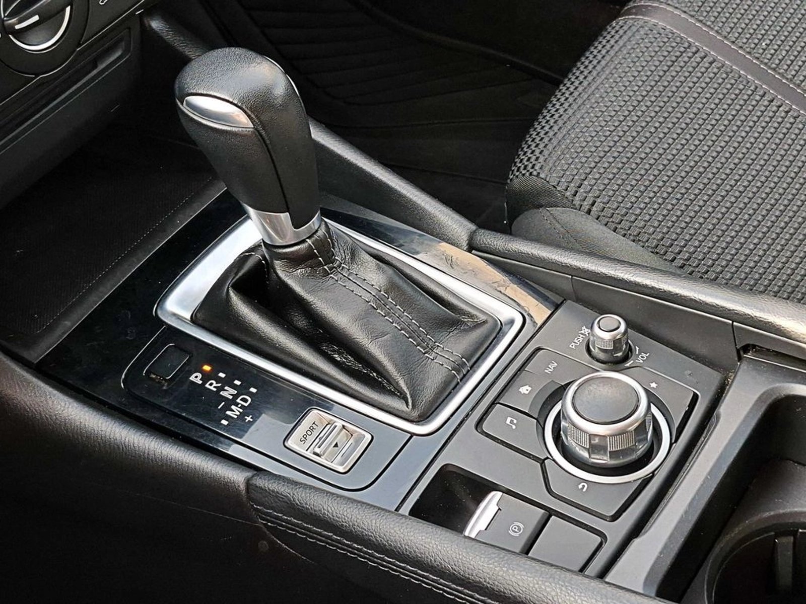 MAZDA 3 SPORT 2.0L SPORT AT 2019 - Imagen 19 de 19