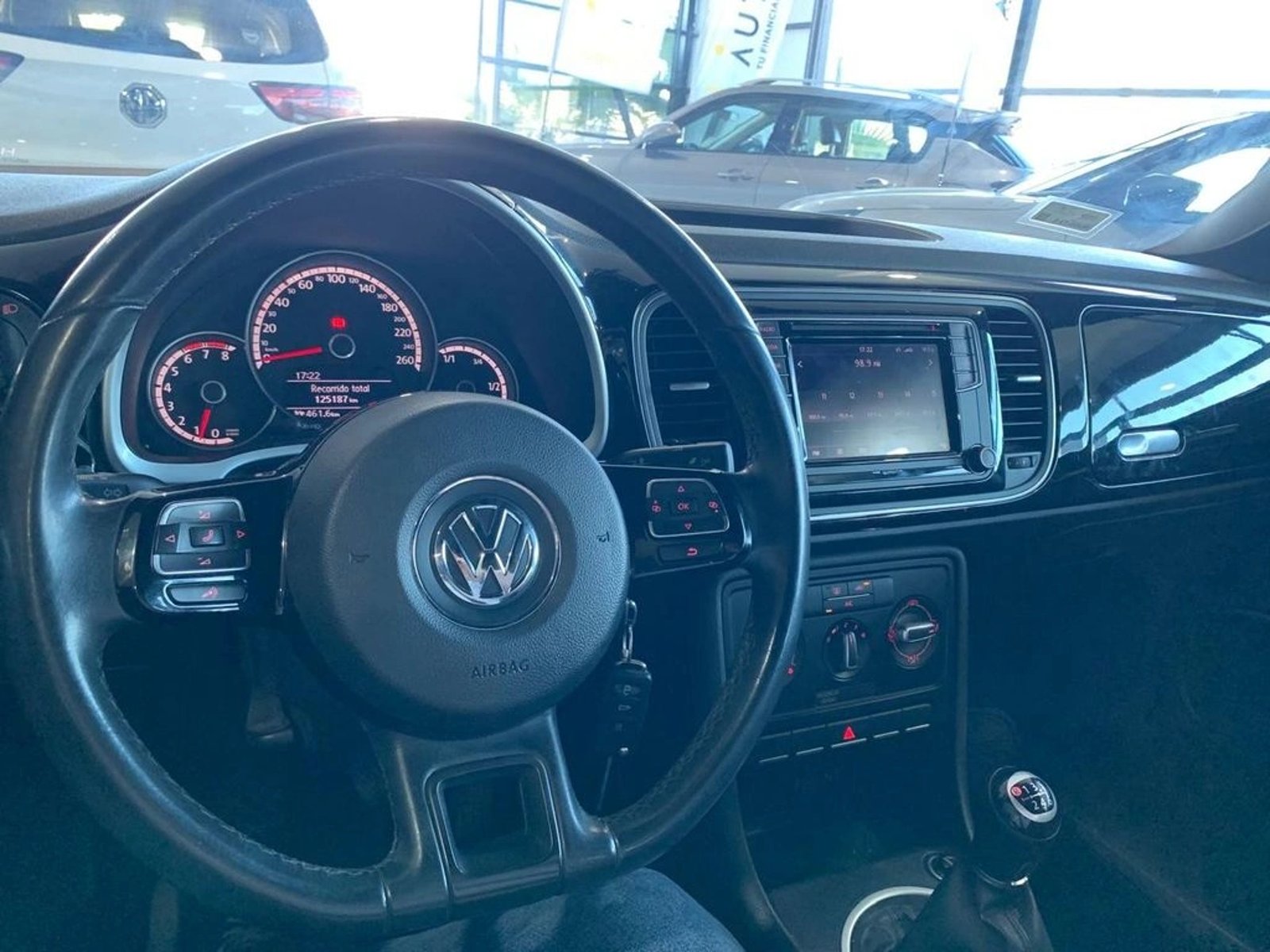 VOLKSWAGEN BEETLE 1.4 MT 2015 - Imagen 6 de 10