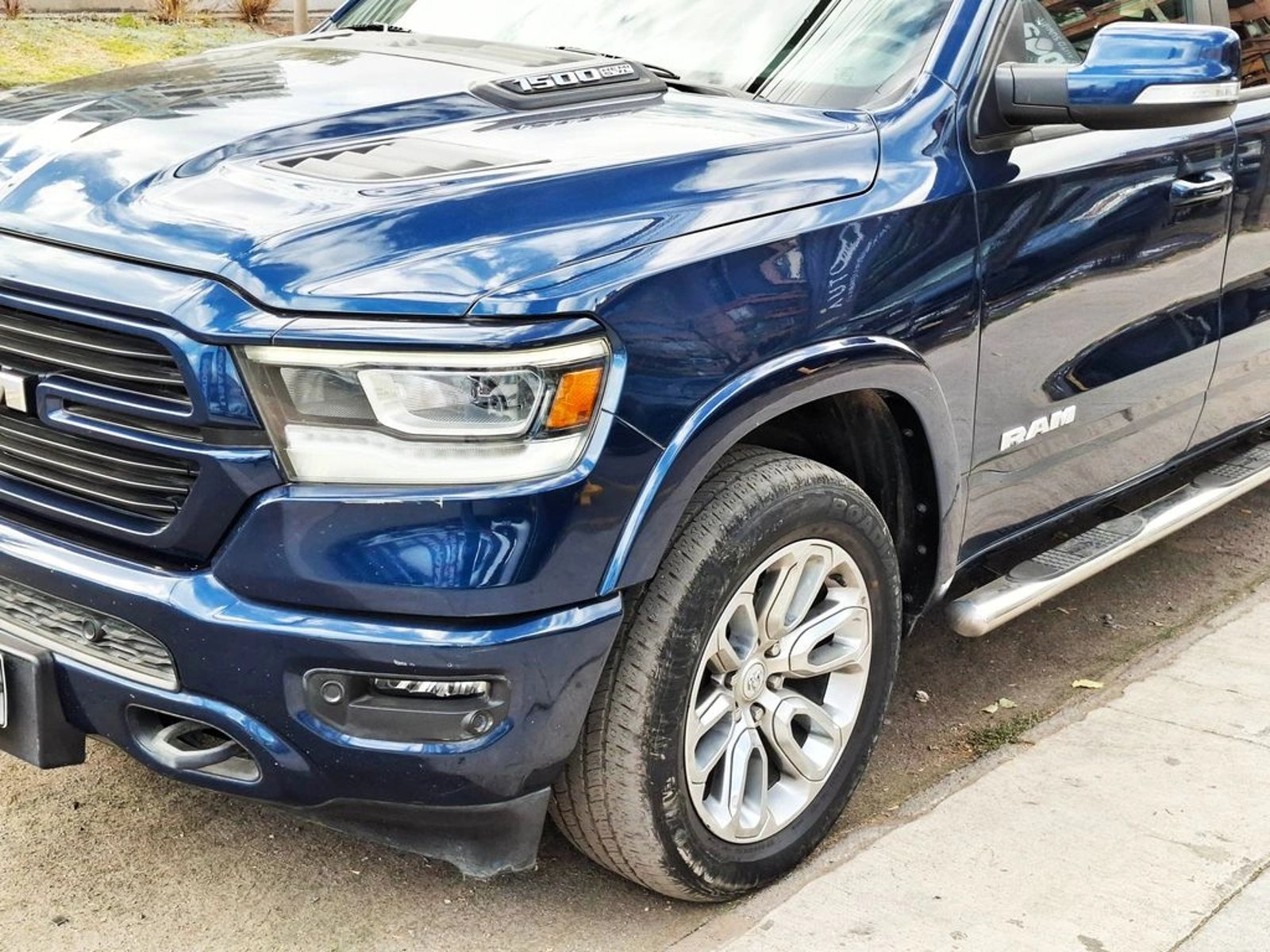 RAM 1500 5.7 LARAMIE SPORT CREW DCAB 4X4 2023 - Foto 5 de 20