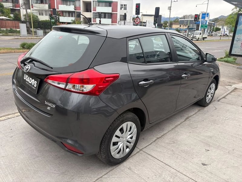 Toyota YARIS 1.5 SPORT GLE MT 2023 - Imagen 3 de 10