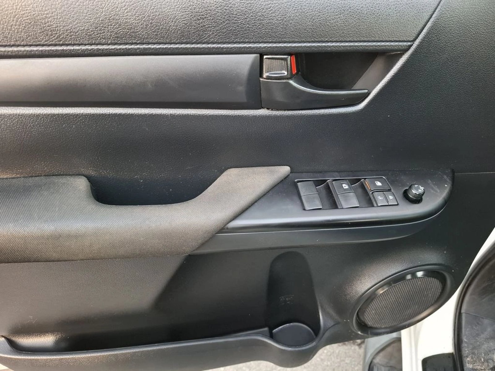 TOYOTA HILUX 2.7 DX MT 4x2 2021 - Imagen 12 de 20