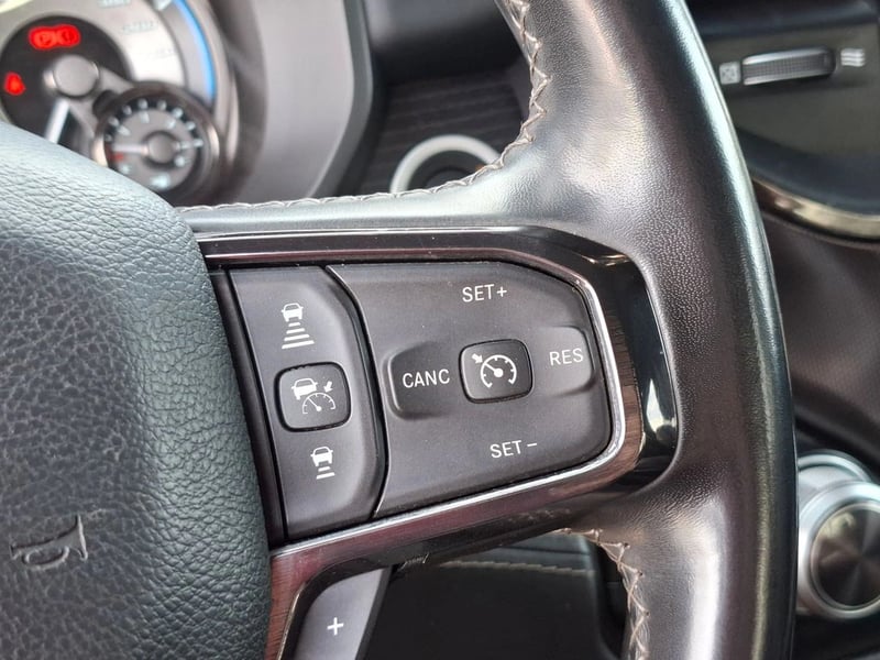 RAM 1500 5.7 CREW CAB LIMITED AT 4X4 2022 - Imagen 17 de 19