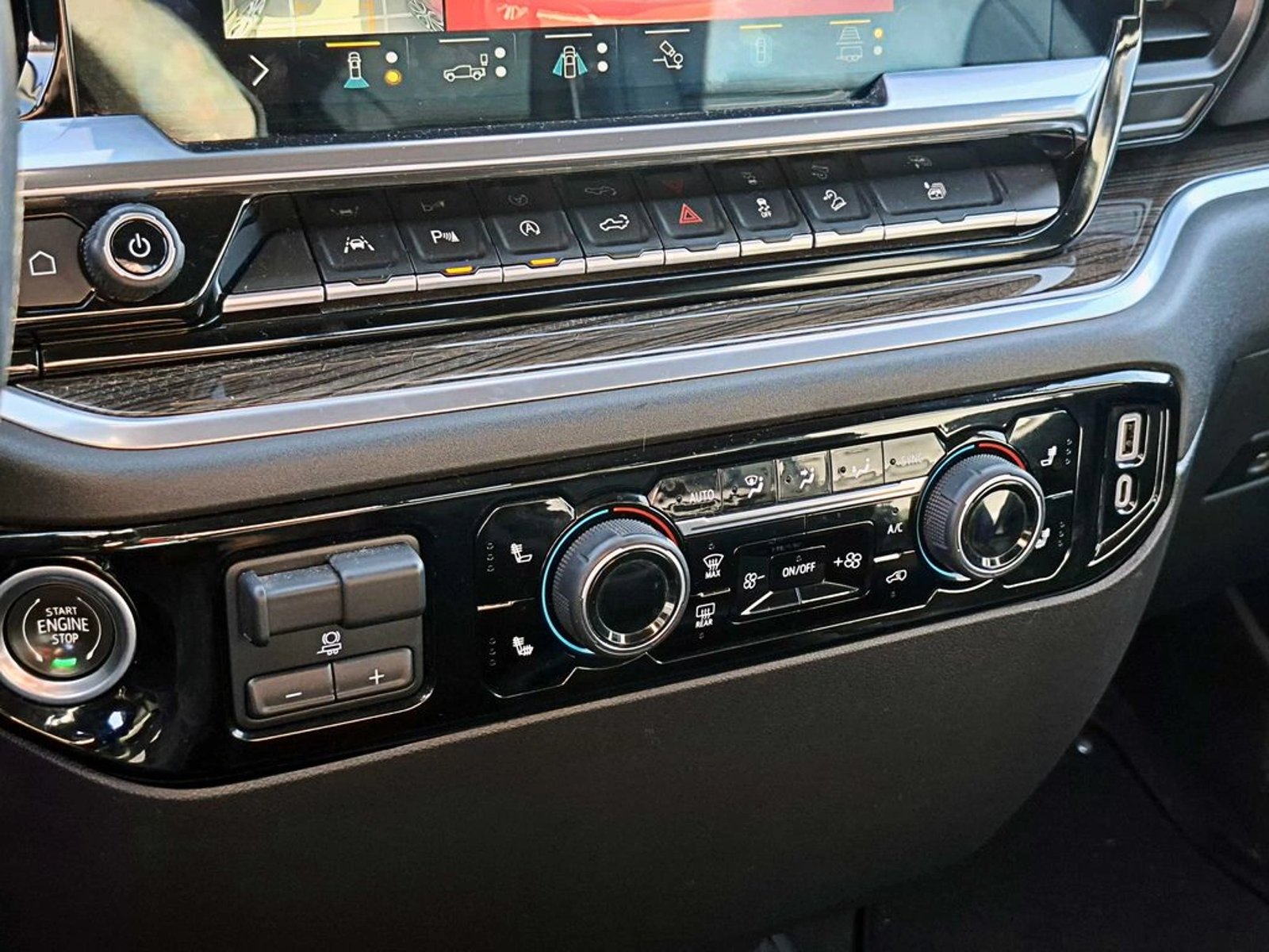 Chevrolet SILVERADO 5.3 LT TRAIL BOSS Z71 4X4 AT 4P 2023 - Imagen 18 de 18
