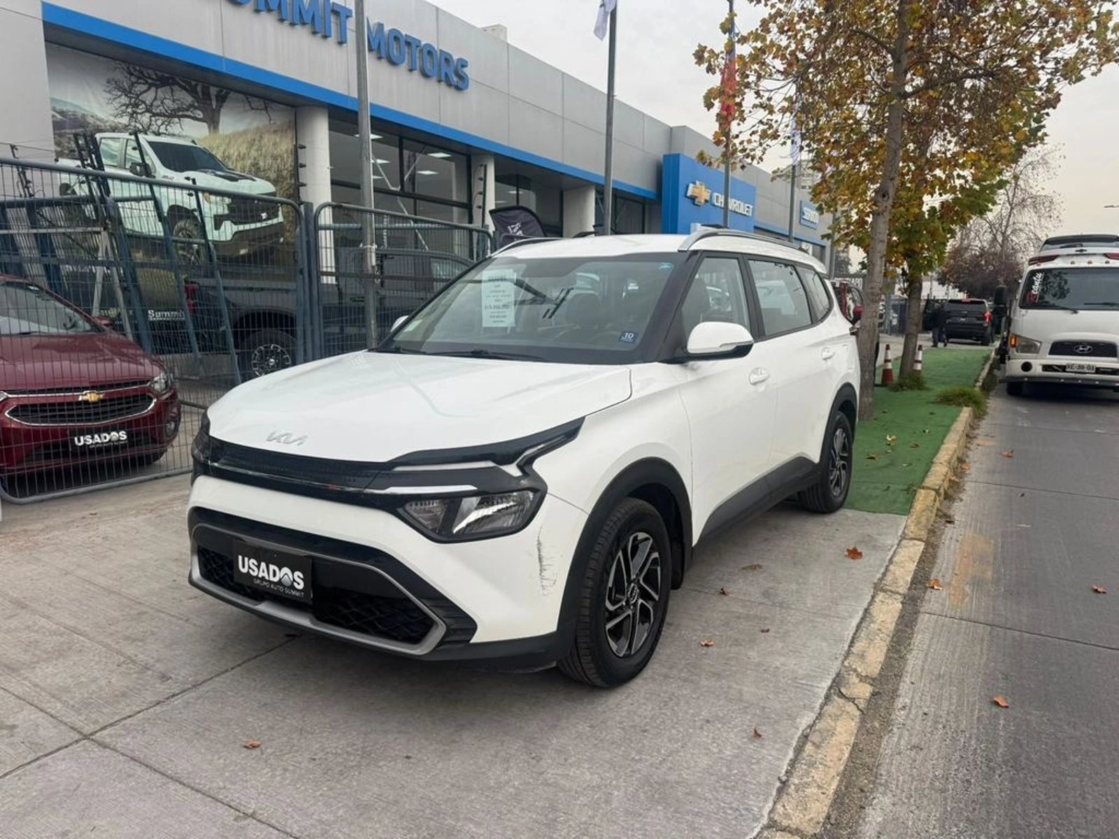 Kia CARENS 1.4 EX 2023 - Foto 2 de 12